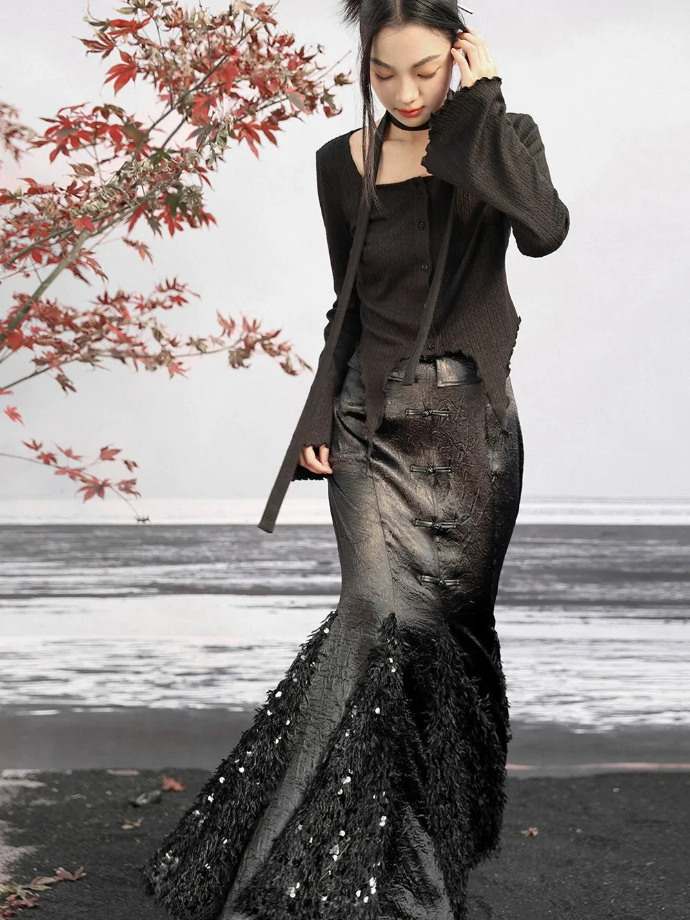 New Chinese Style: Exquisite and elegant sequined feather satin skirt suit with dark fishtail skirt& black flared sweater top