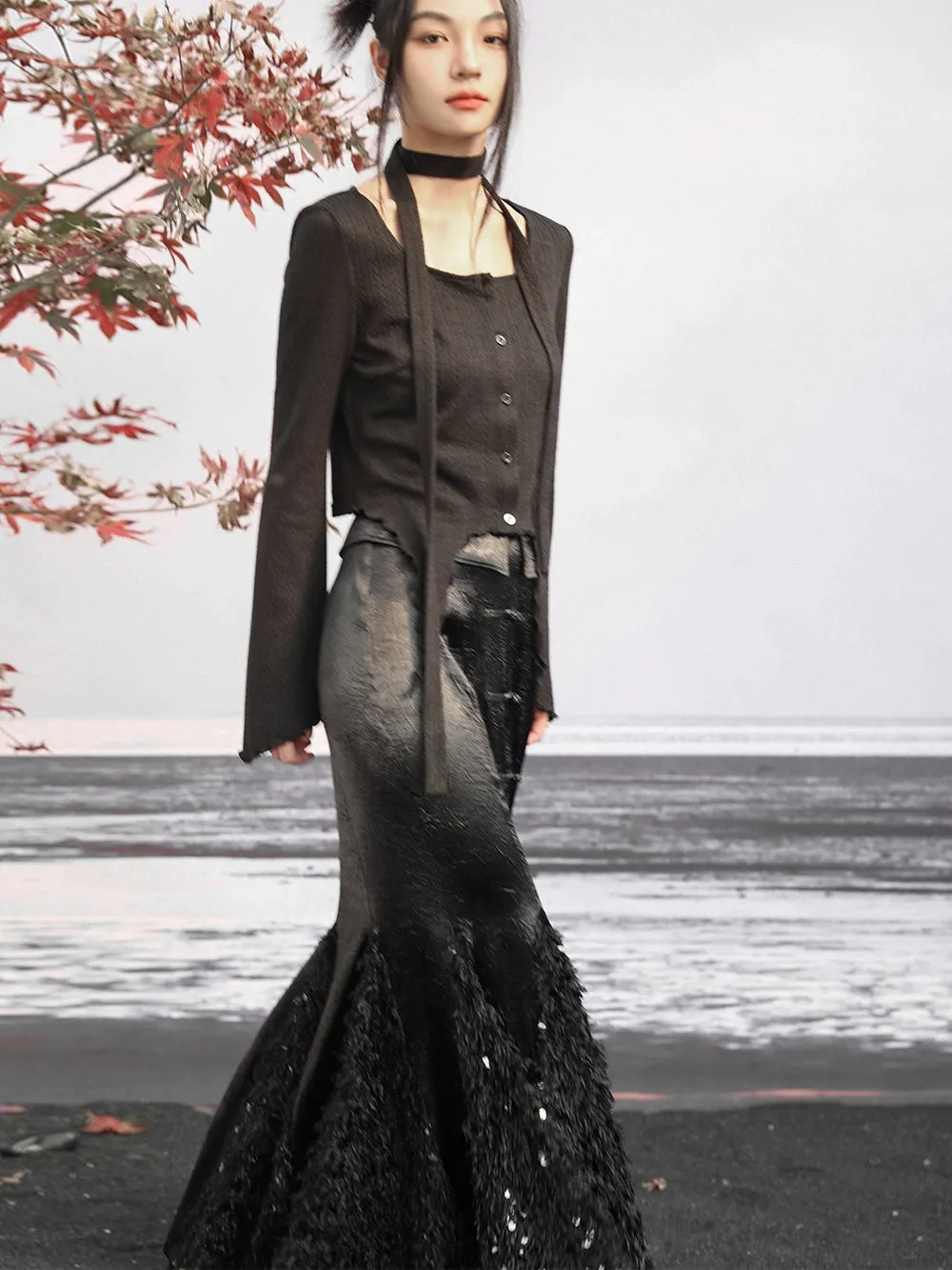 New Chinese Style: Exquisite and elegant sequined feather satin skirt suit with dark fishtail skirt& black flared sweater top