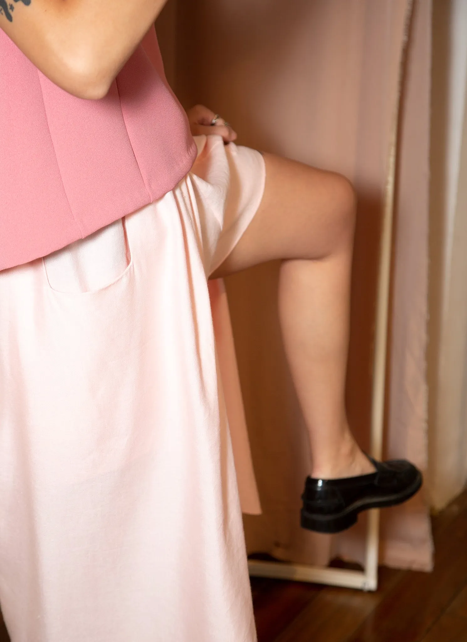 Sharp High Side Slit Pocket Skort w/ Elastic in Light Pink